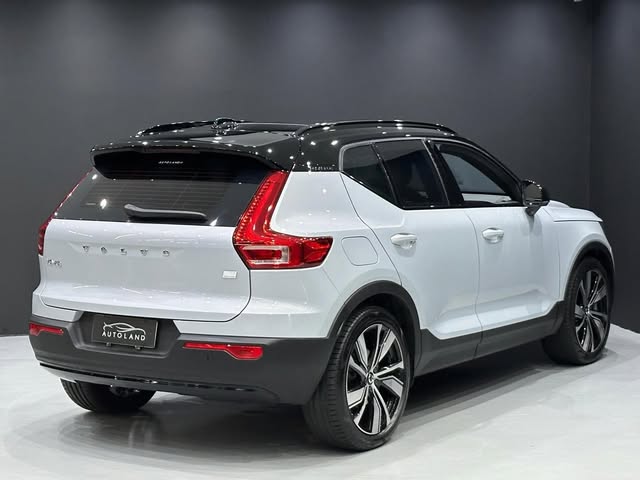 VOLVO XC40 RECHARGE R-DESING - Imagem 4