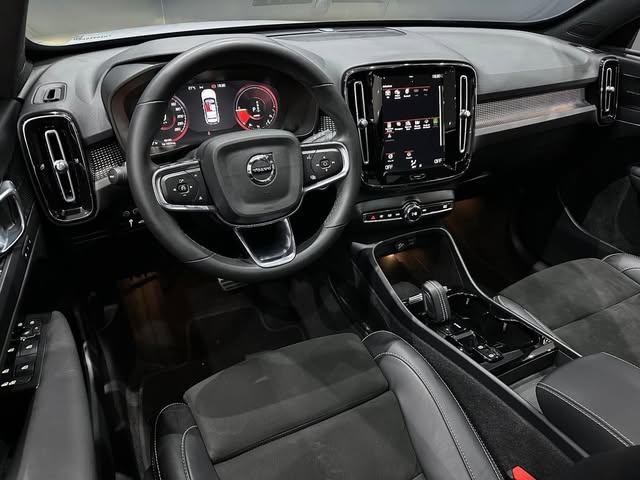 VOLVO XC40 RECHARGE R-DESING - Imagem 5