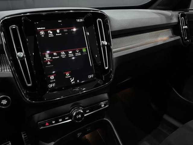 VOLVO XC40 RECHARGE R-DESING - Imagem 7