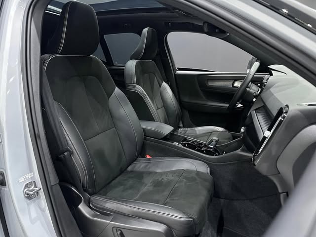 VOLVO XC40 RECHARGE R-DESING - Imagem 8