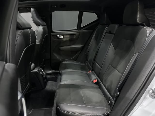 VOLVO XC40 RECHARGE R-DESING - Imagem 9