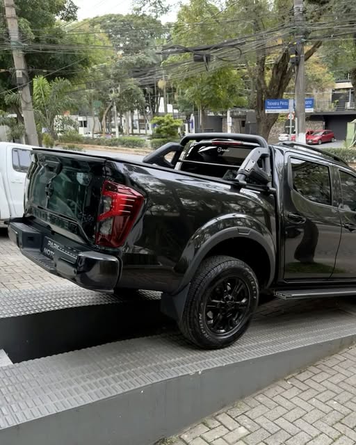 NISSAN FRONTIER PRO4X CD 4X4 - Imagem 5