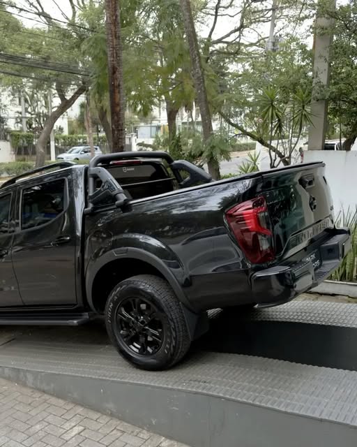 NISSAN FRONTIER PRO4X CD 4X4 - Imagem 7