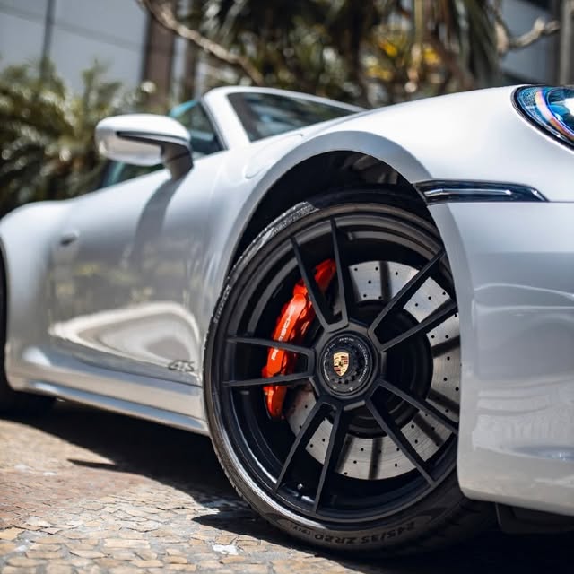 PORSCHE 911 TARGA 4 GTS - Imagem 9