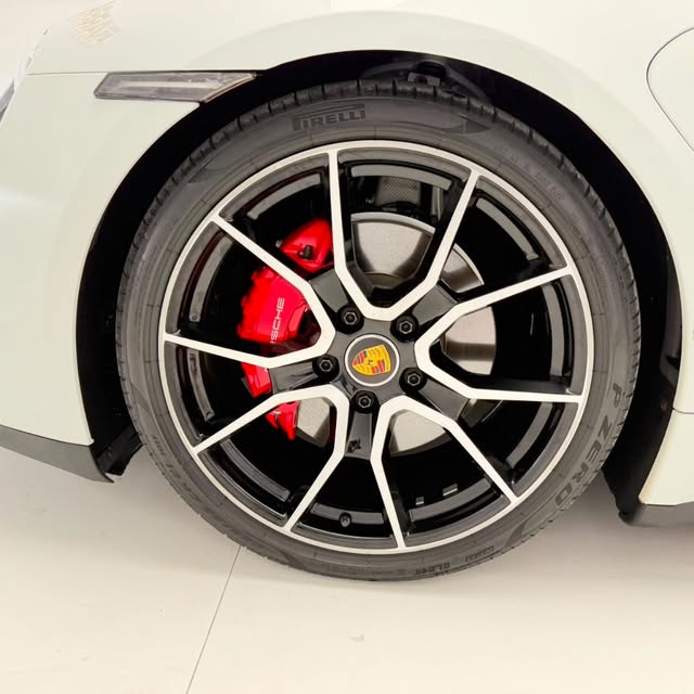 PORSCHE TAYCAN 4S - Imagem 8