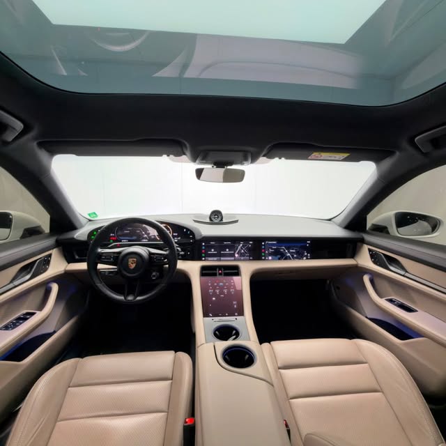 PORSCHE TAYCAN 4S - Imagem 10