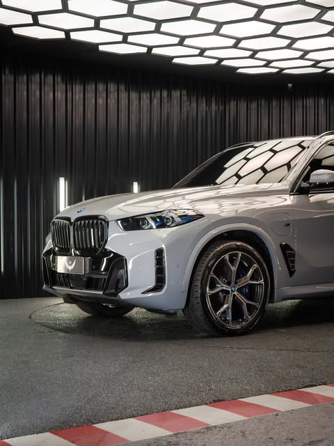 BMW X5 XDRIVE50E M SPORT - Imagem 3