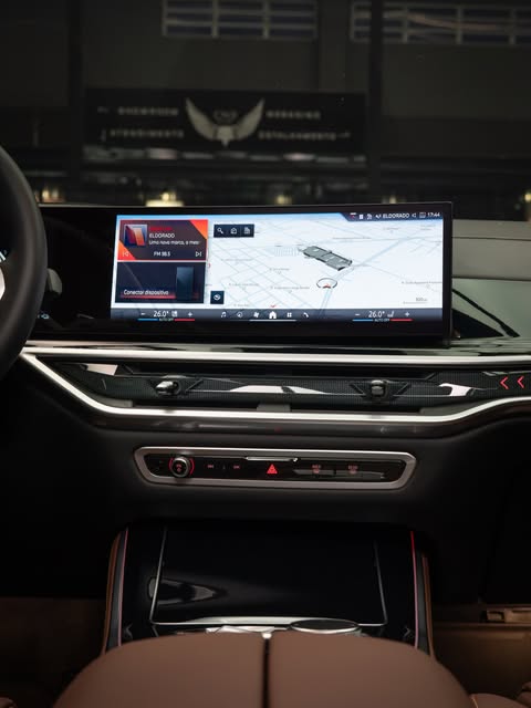 BMW X5 XDRIVE50E M SPORT - Imagem 4