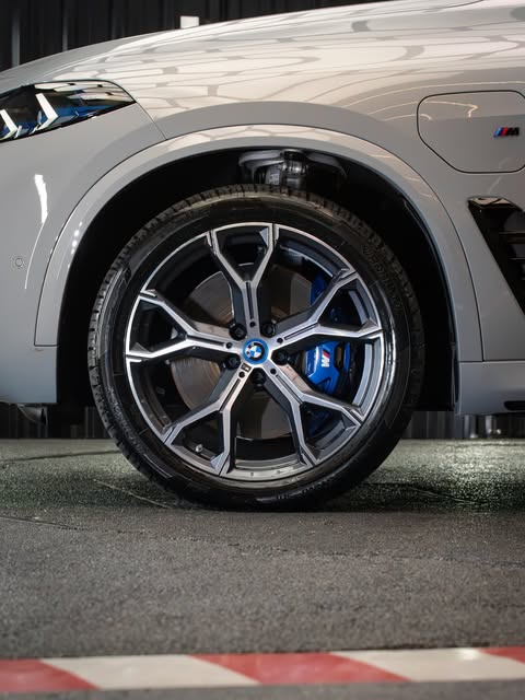 BMW X5 XDRIVE50E M SPORT - Imagem 7