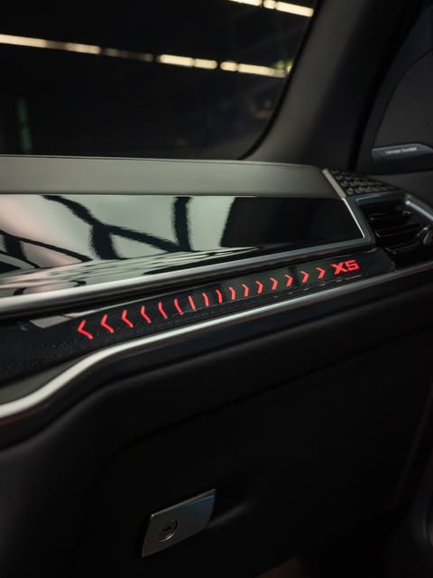 BMW X5 XDRIVE50E M SPORT - Imagem 10