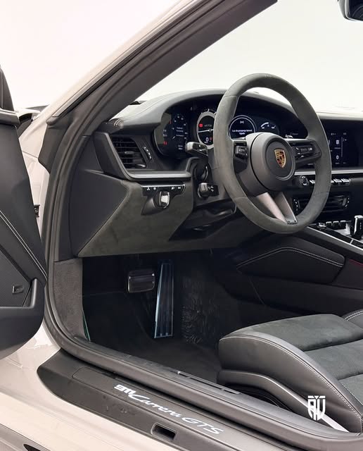 PORSCHE 911 CARRERA GTS - Imagem 15