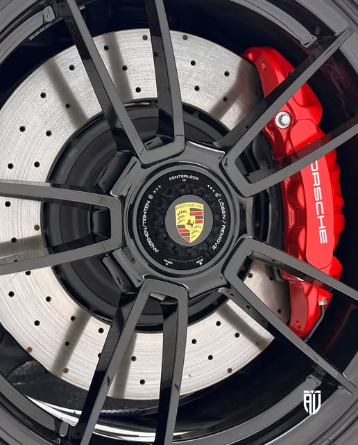 PORSCHE 911 CARRERA GTS - Imagem 6