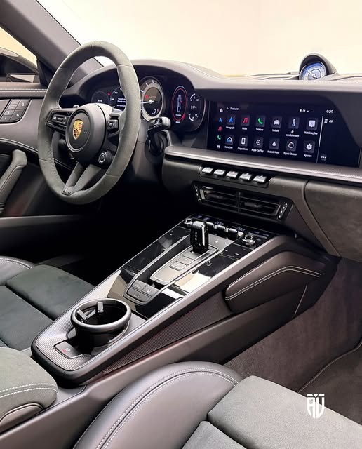 PORSCHE 911 CARRERA GTS - Imagem 7