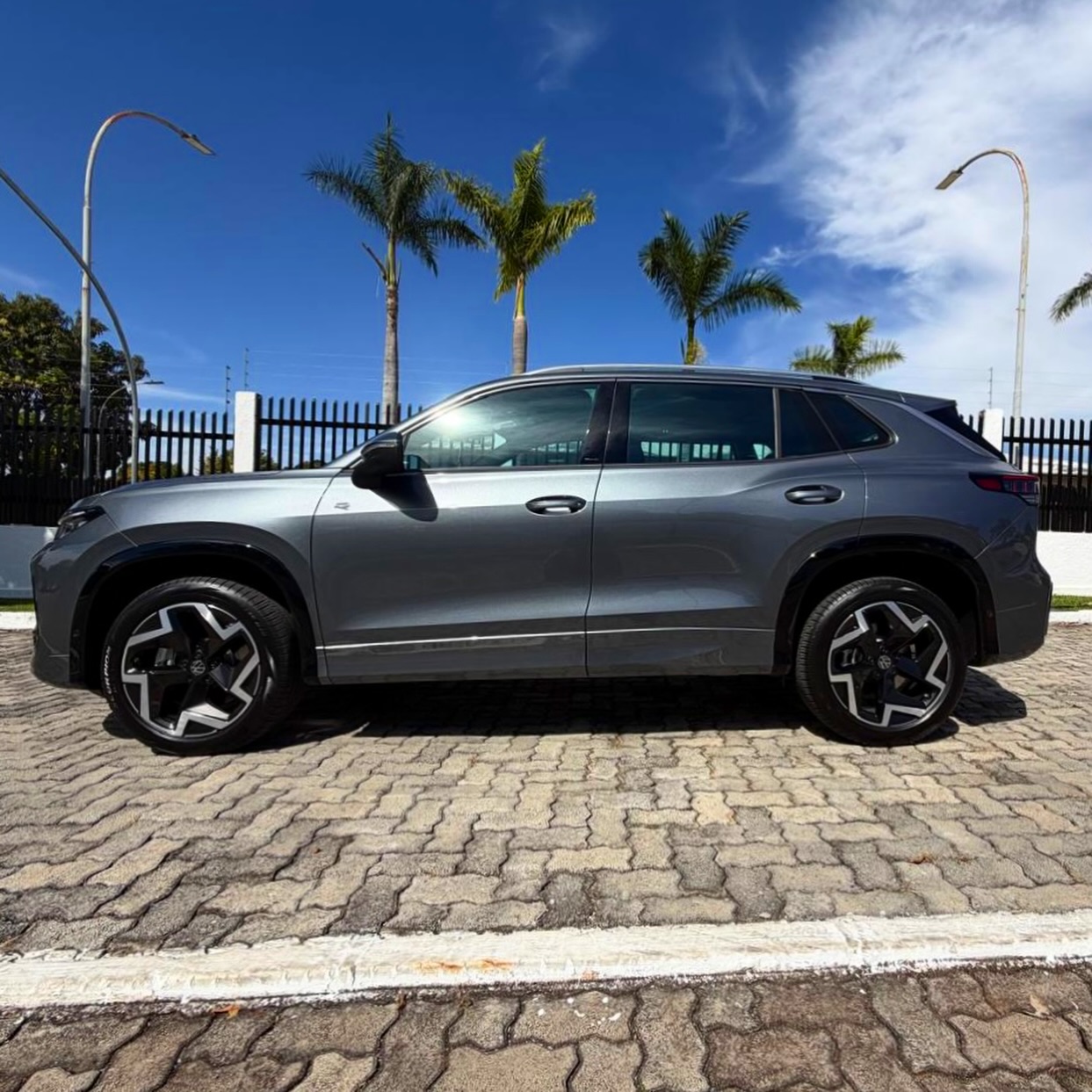 VOLKSWAGEN TIGUAN R-LINE - Imagem 7