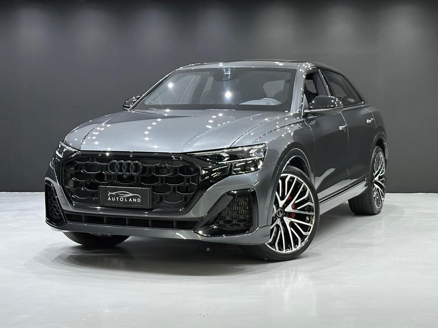 AUDI Q8 3.0 TFSI GASOLINA PERFORMANCE BLACK QUATTRO TIPTRONIC BLINDADO - Imagem 3