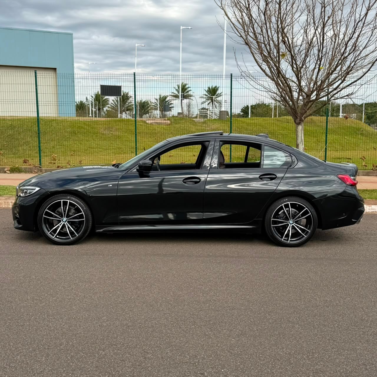 BMW 320I M SPORT - Imagem 2