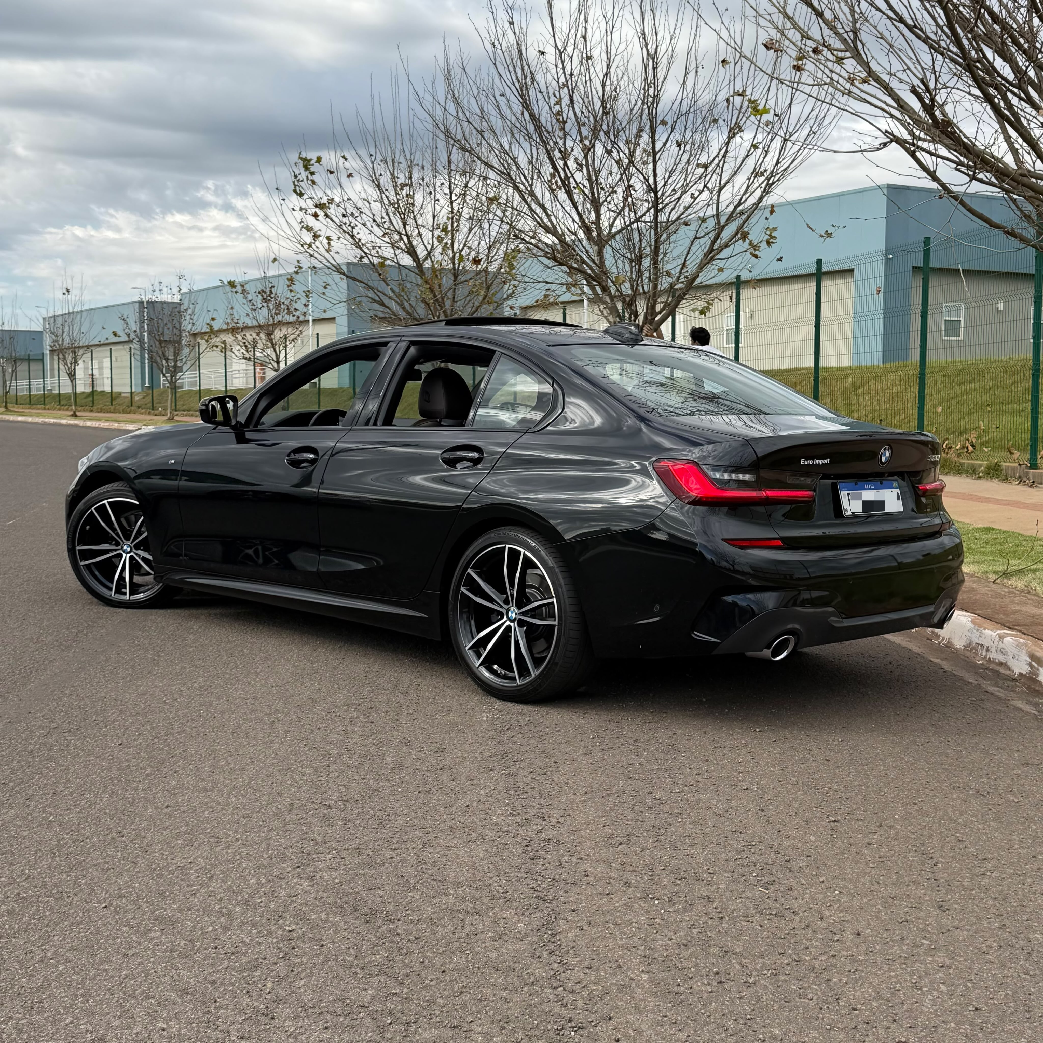 BMW 320I M SPORT - Imagem 3