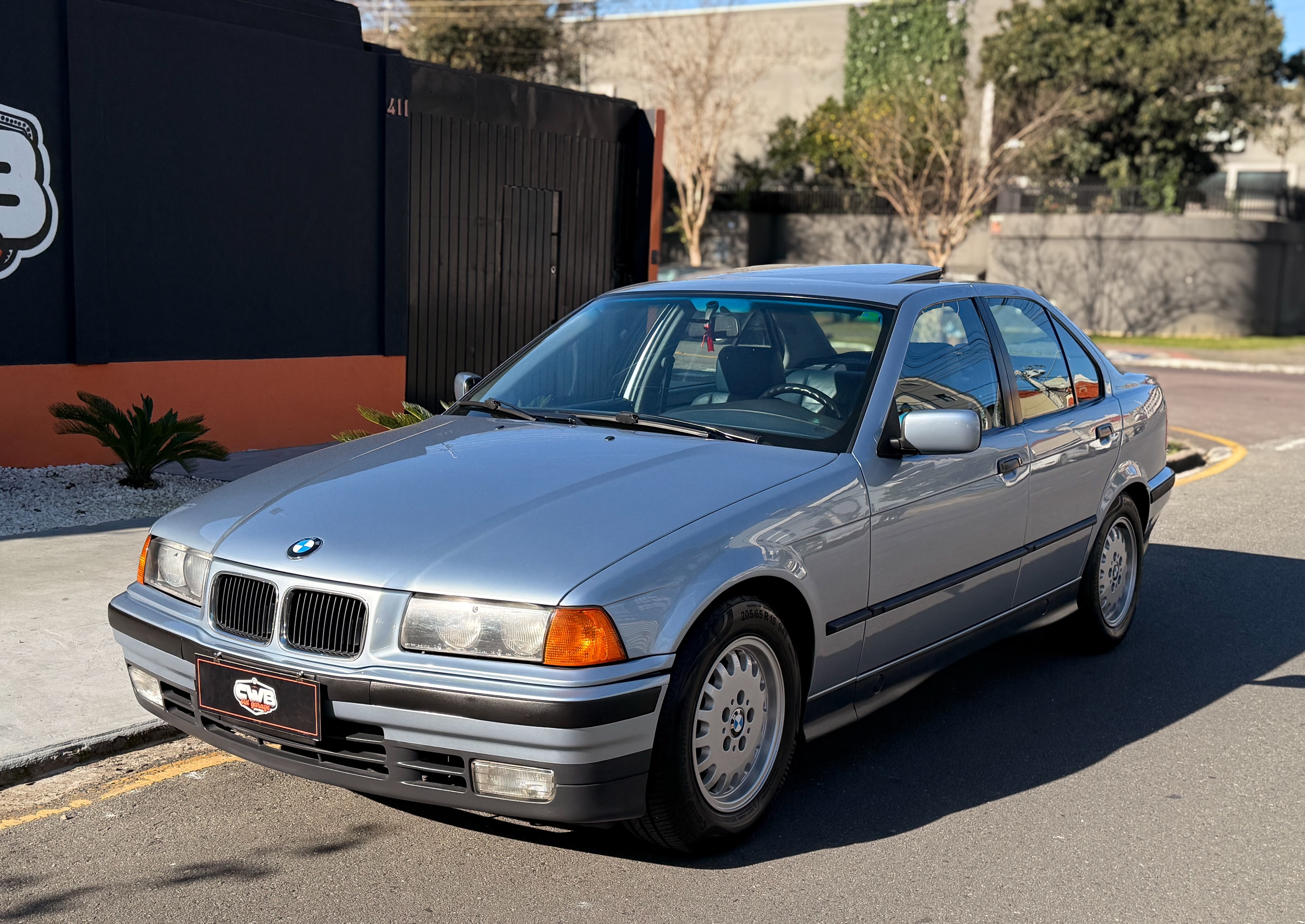 BMW 325I - Imagem 1