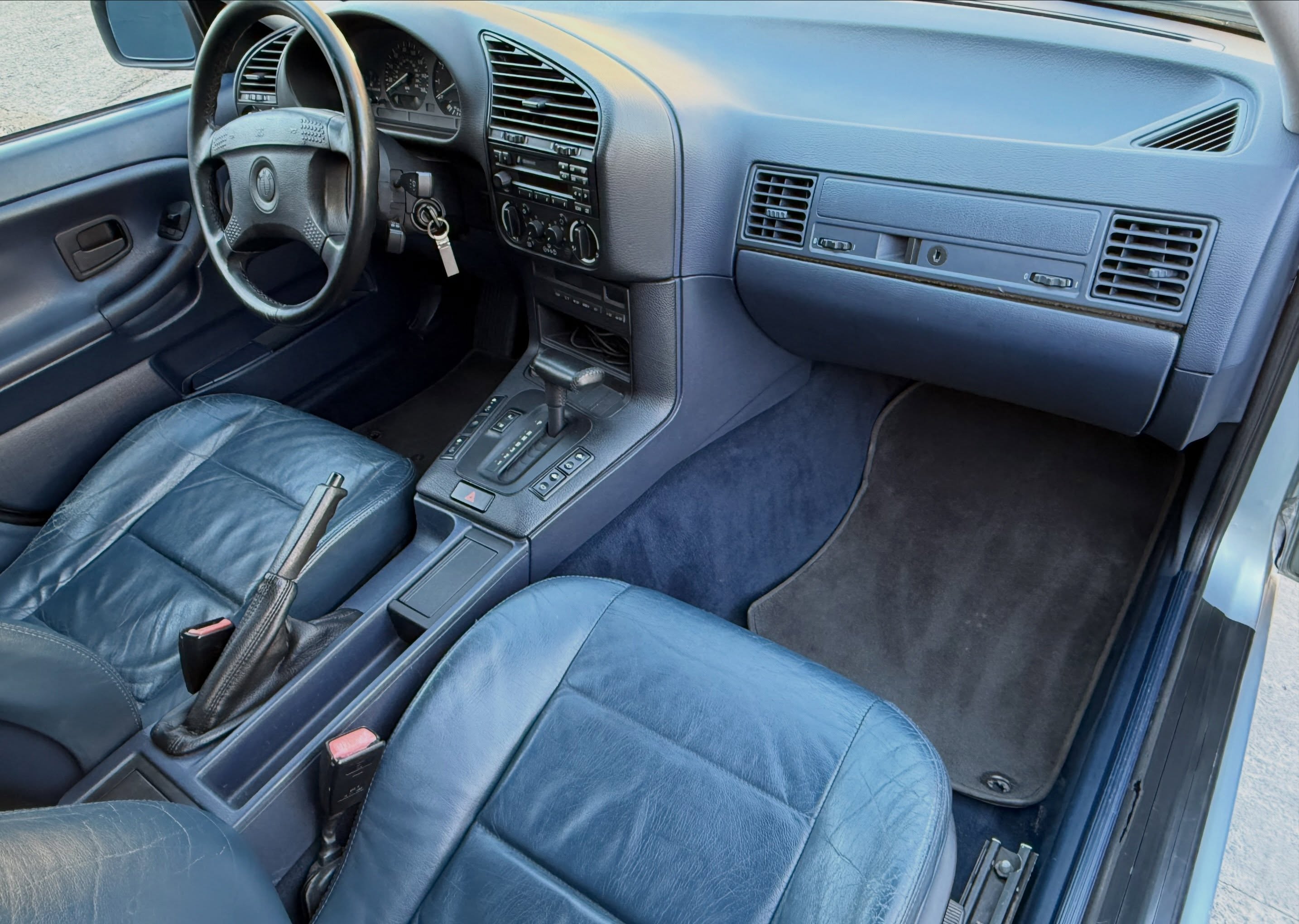 BMW 325I - Imagem 10