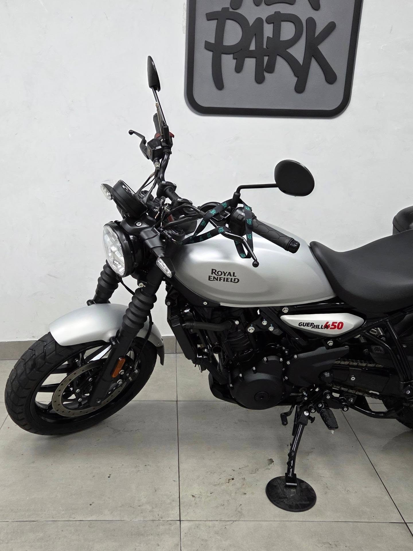 ROYAL ENFIELD GUERRILLA - Imagem 11