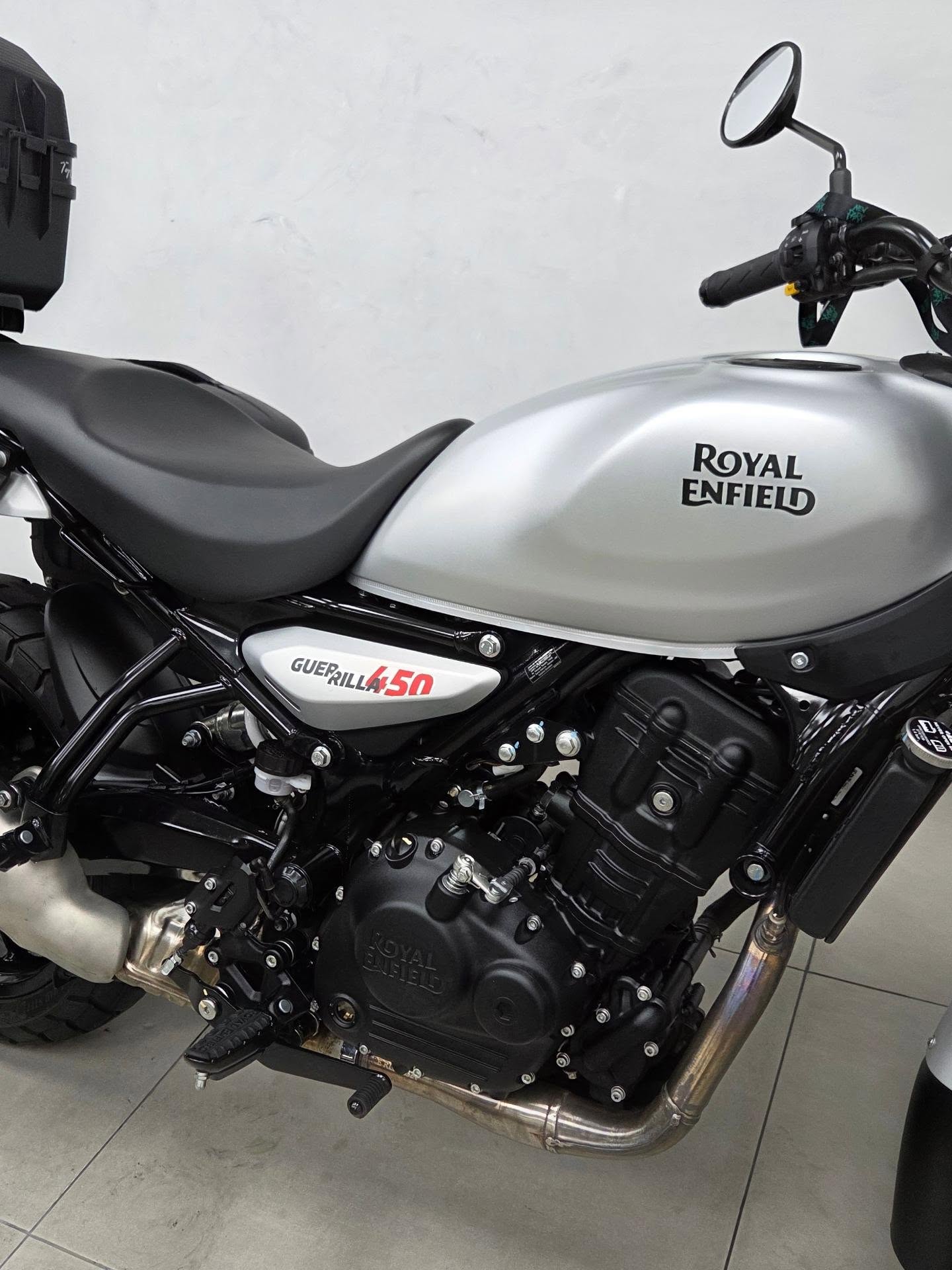 ROYAL ENFIELD GUERRILLA - Imagem 6