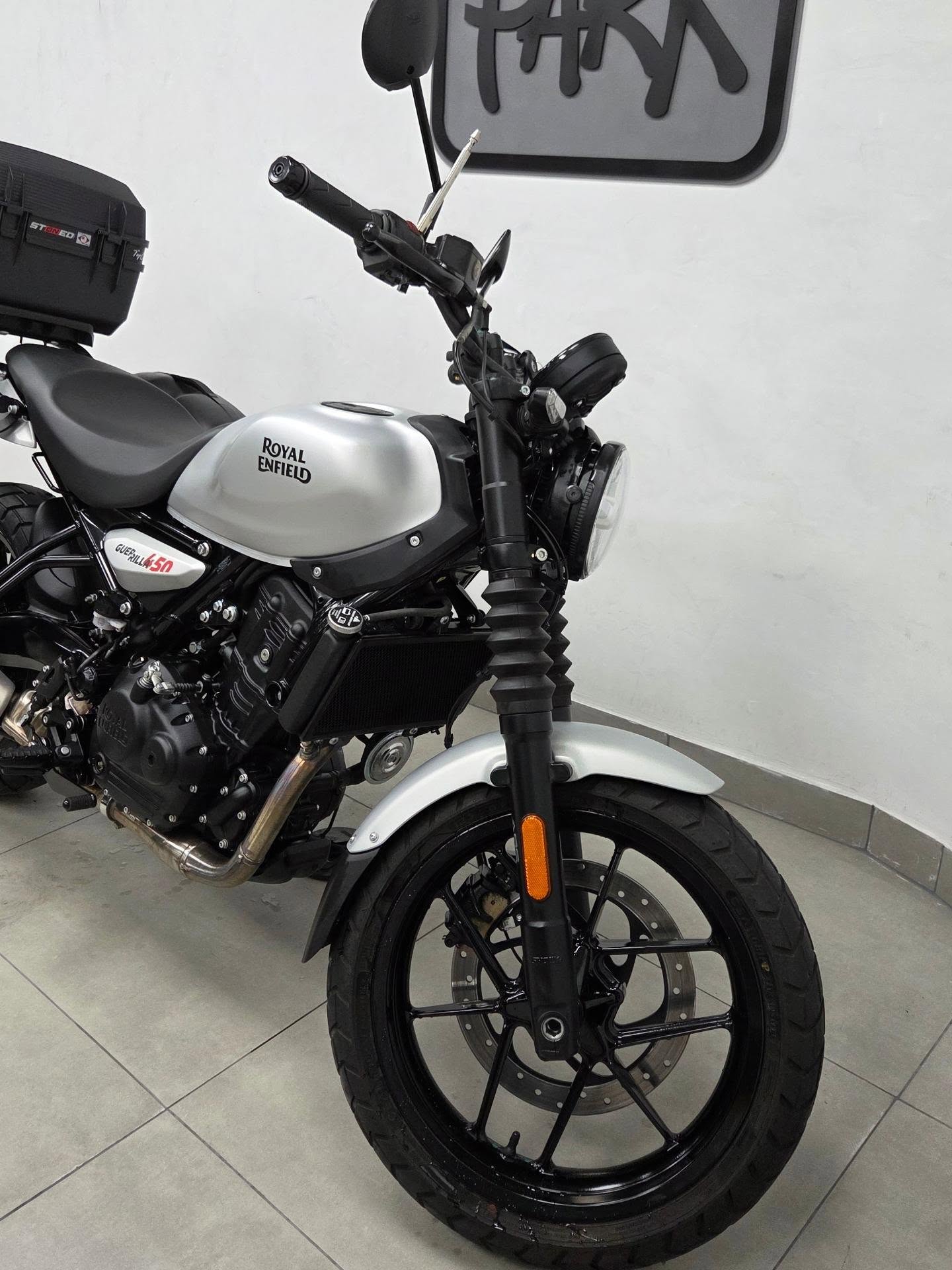 ROYAL ENFIELD GUERRILLA - Imagem 7