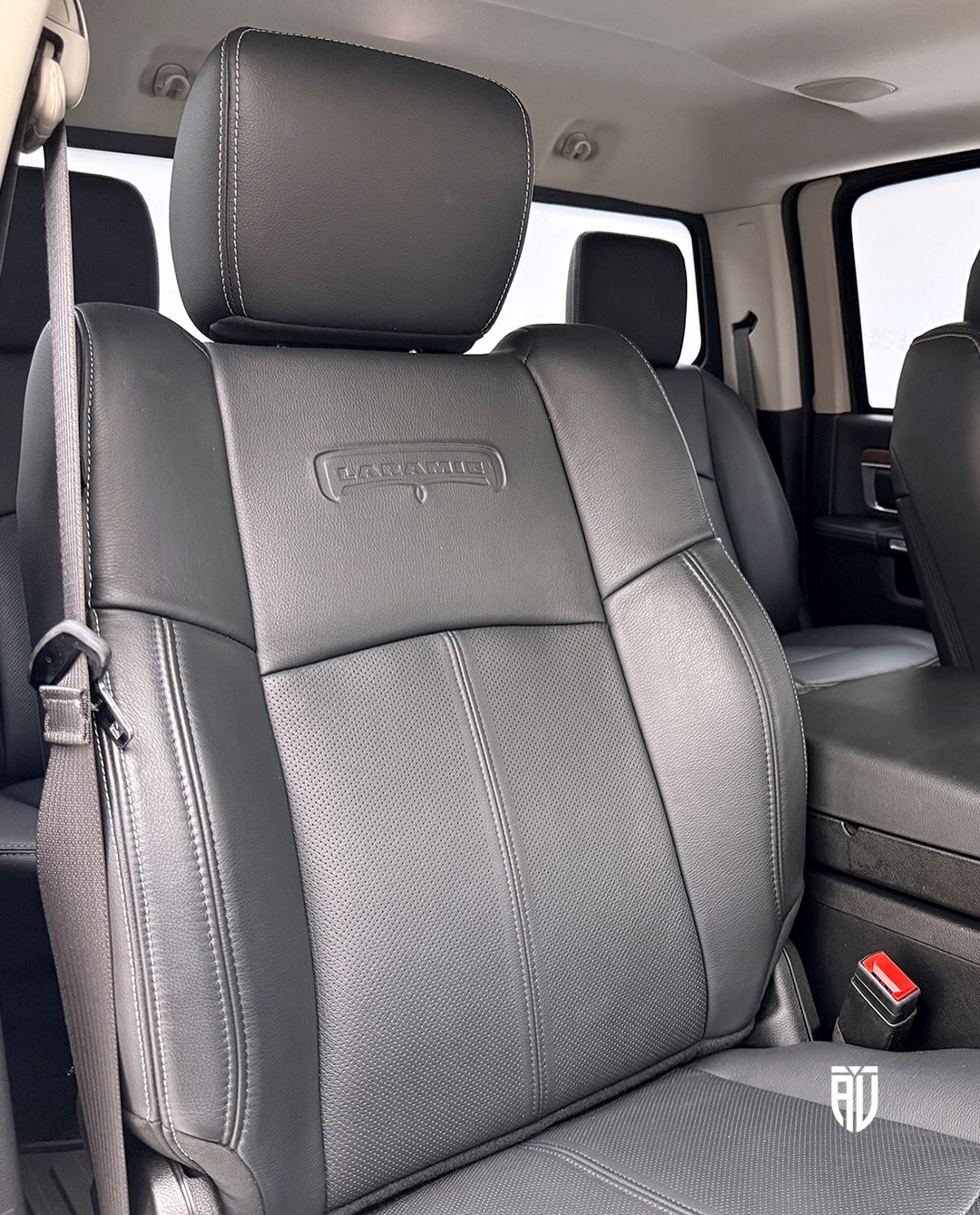 RAM CLASSIC LARAMIE NIGHT EDITION - Imagem 11