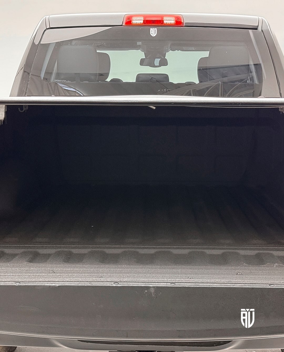 RAM CLASSIC LARAMIE NIGHT EDITION - Imagem 5