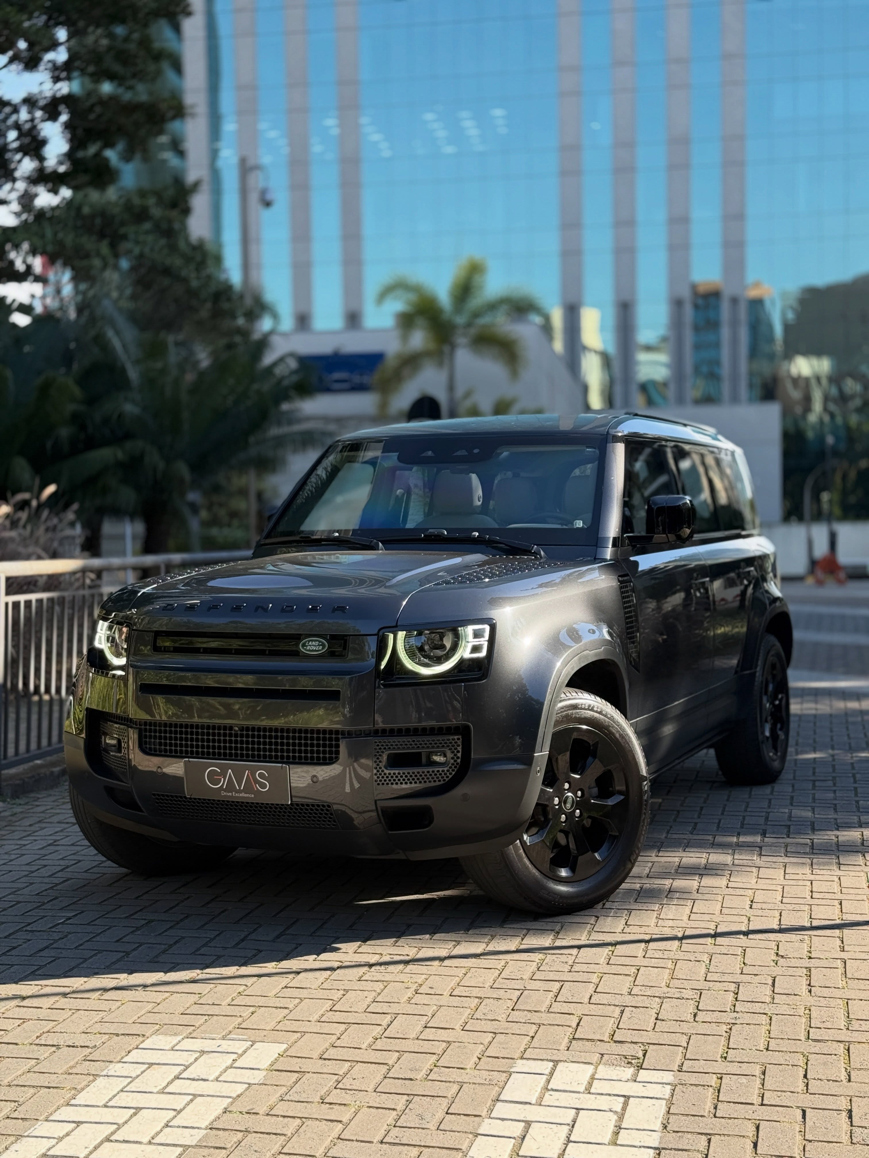 LAND ROVER DEFENDER 110 SE - Imagem 1