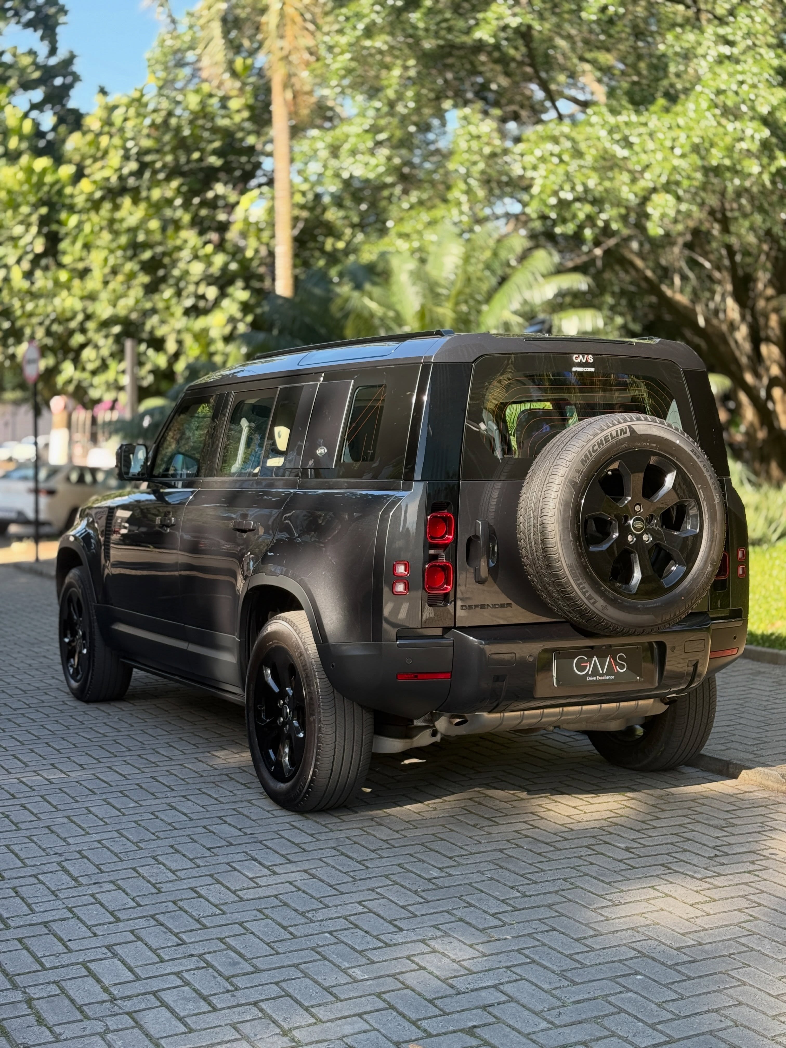 LAND ROVER DEFENDER 110 SE - Imagem 6