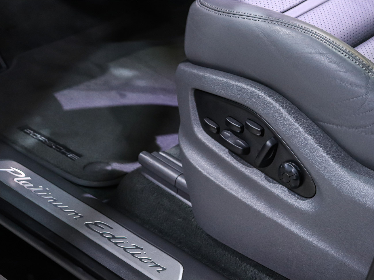 PORSCHE CAYENNE E-HYBRID PLATINUM EDITION - Imagem 9