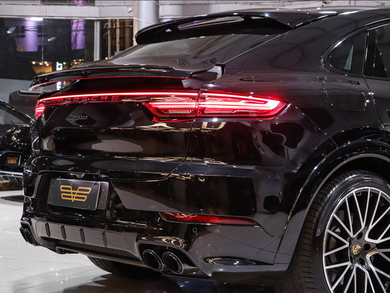 PORSCHE CAYENNE E-HYBRID PLATINUM EDITION - Imagem 10