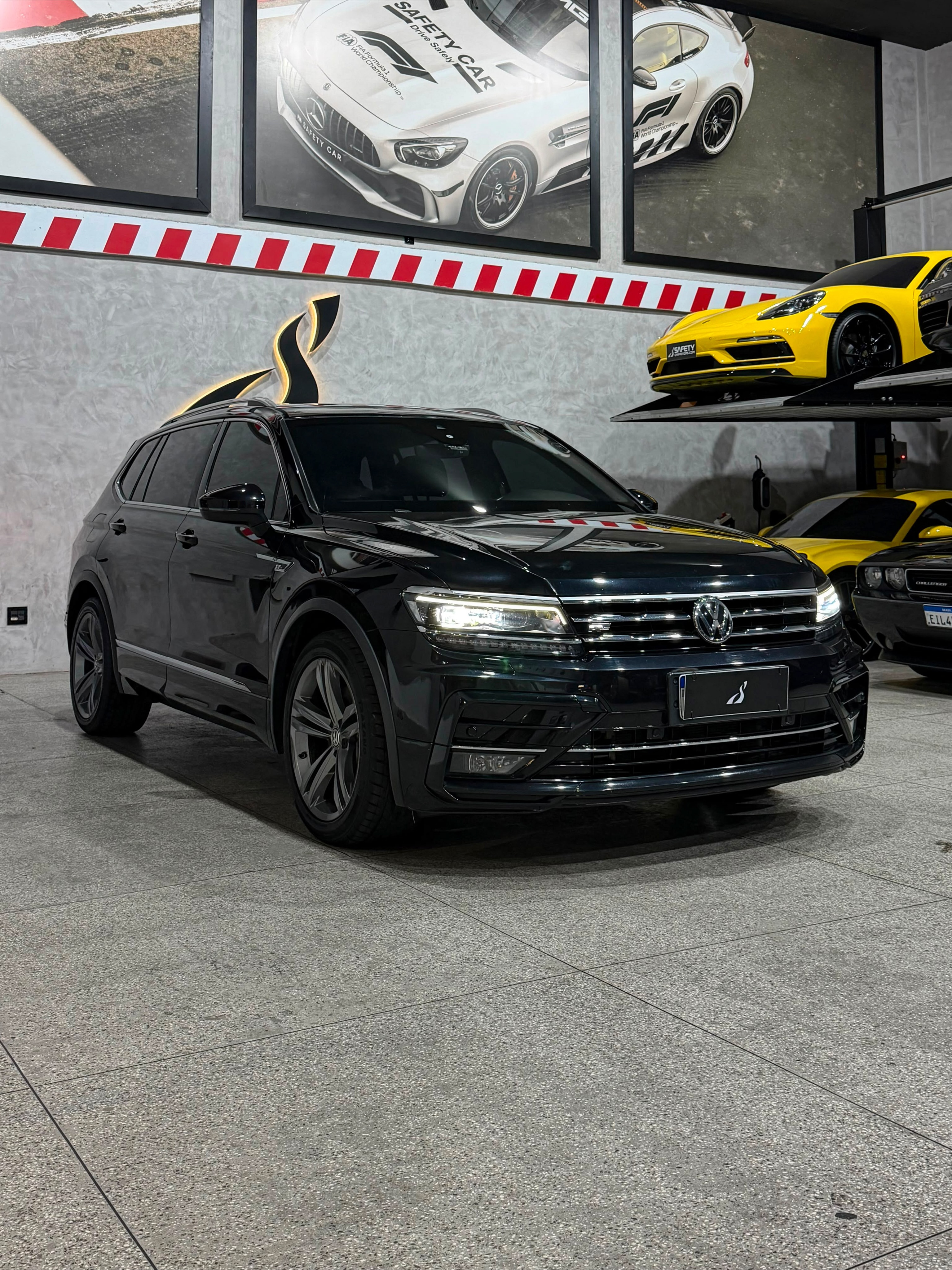 VOLKSWAGEN TIGUAN R-LINE - Imagem 1