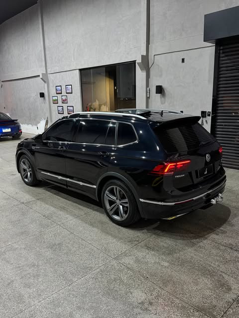 VOLKSWAGEN TIGUAN R-LINE - Imagem 17