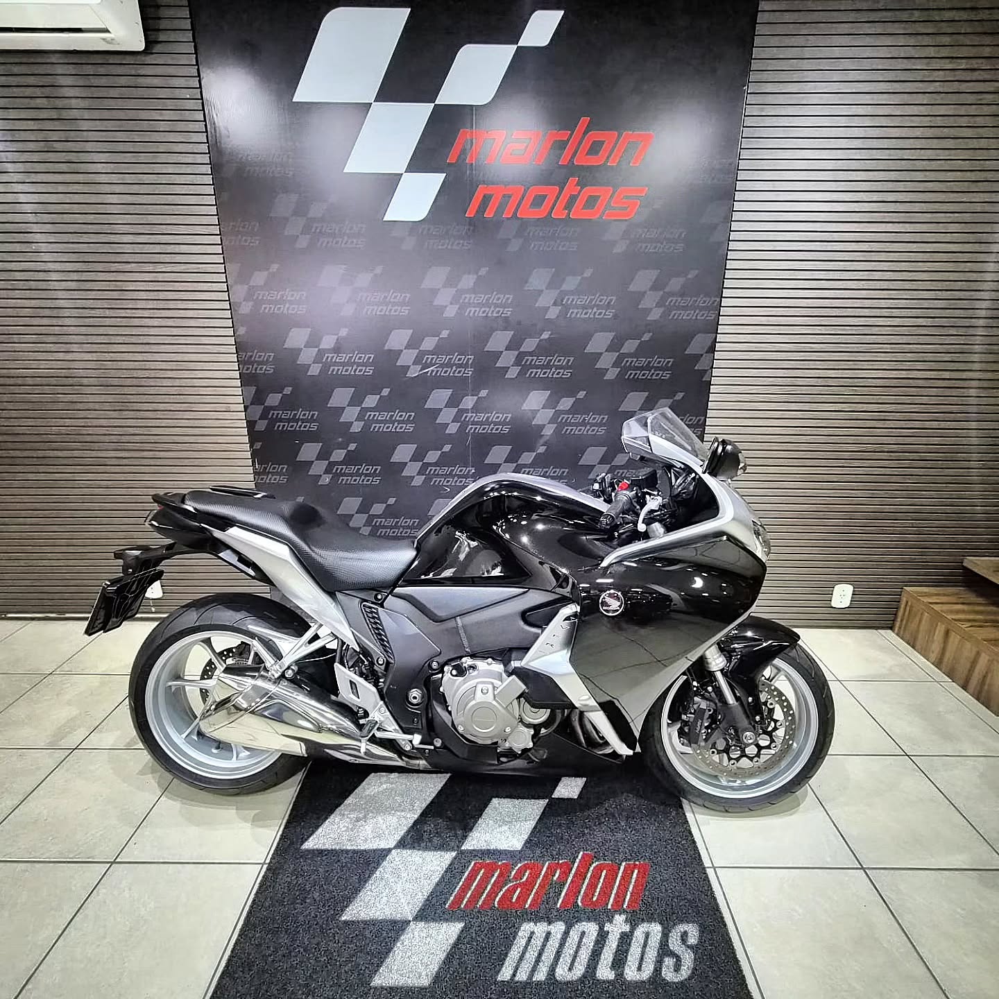 HONDA VFR 1200 F - Imagem 1