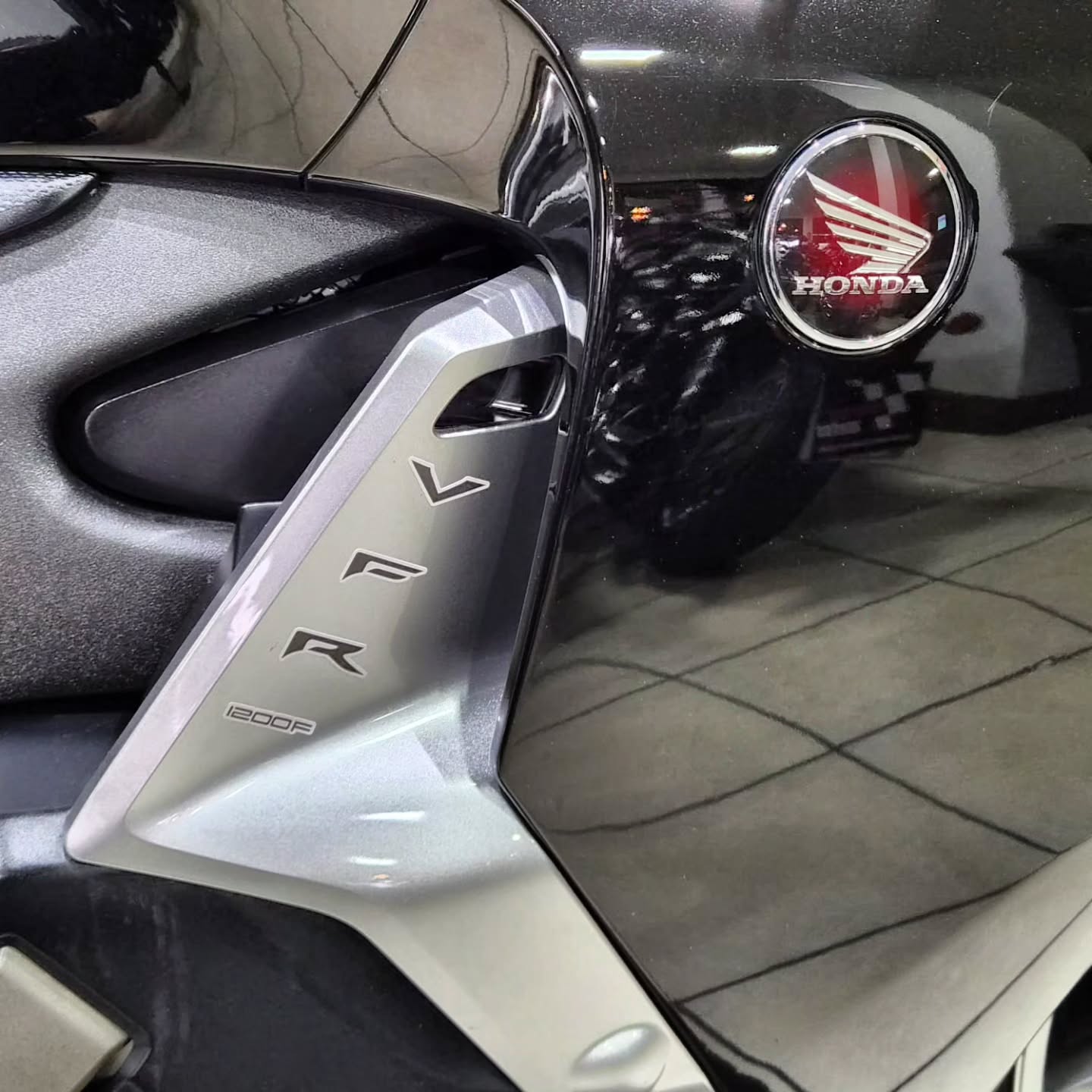 HONDA VFR 1200 F - Imagem 3