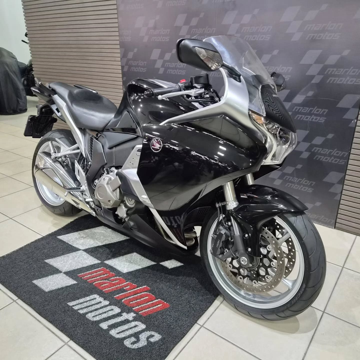 HONDA VFR 1200 F - Imagem 6