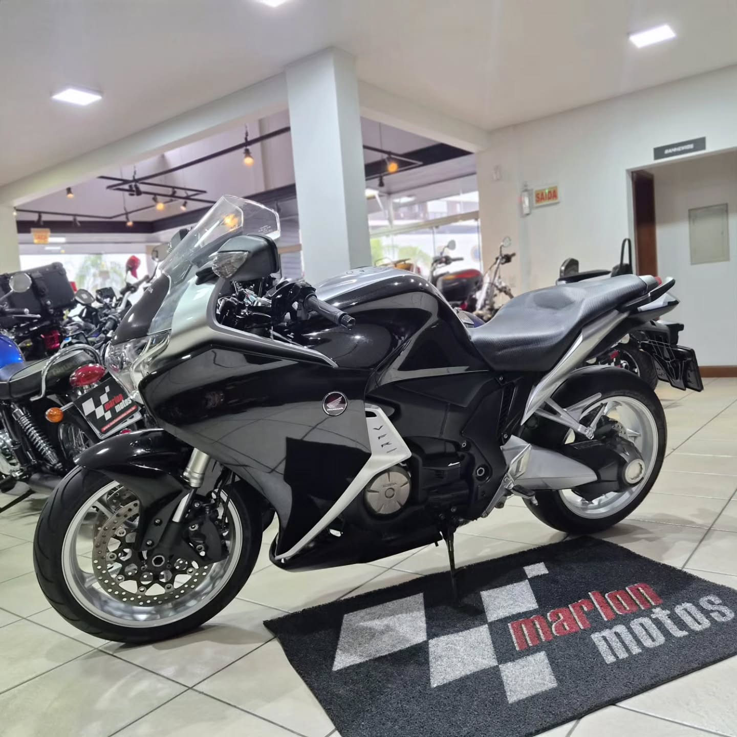 HONDA VFR 1200 F - Imagem 8