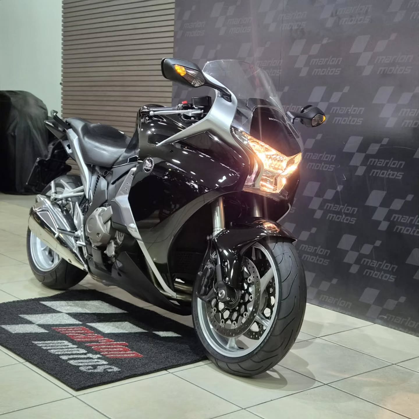 HONDA VFR 1200 F - Imagem 9