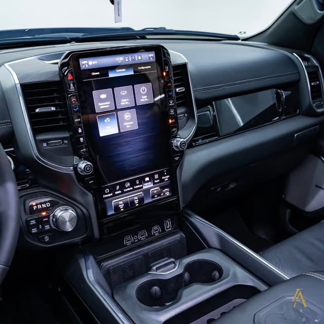 RAM 1500 LARAMIE NIGHT EDITION - Imagem 11