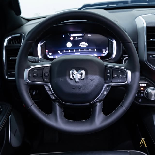 RAM 1500 LARAMIE NIGHT EDITION - Imagem 12