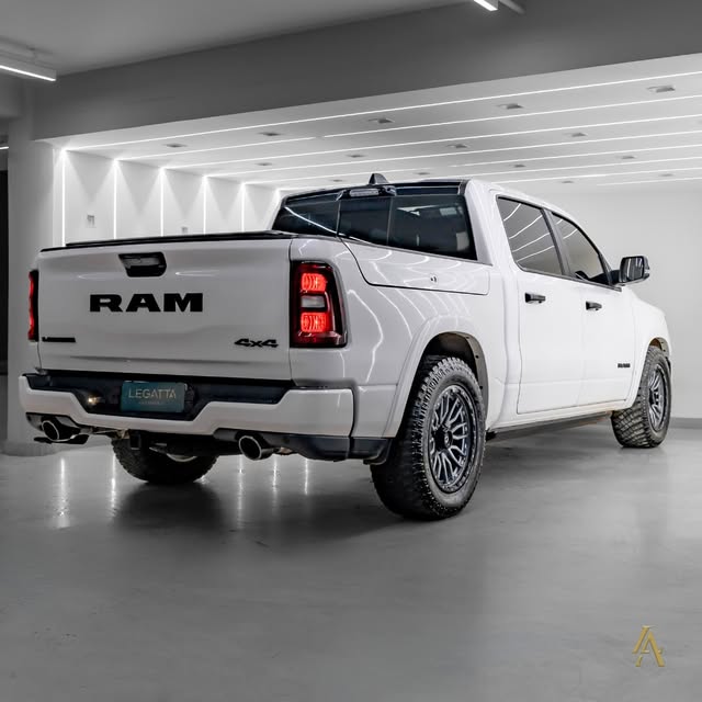 RAM 1500 LARAMIE NIGHT EDITION - Imagem 4