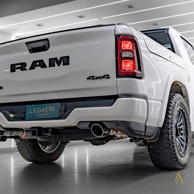 RAM 1500 LARAMIE NIGHT EDITION - Imagem 5