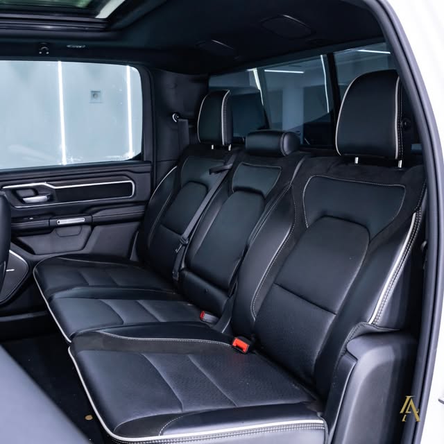 RAM 1500 LARAMIE NIGHT EDITION - Imagem 8