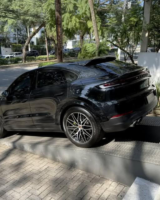 PORSCHE CAYENNE E-HYBRID COUPÉ - Imagem 7