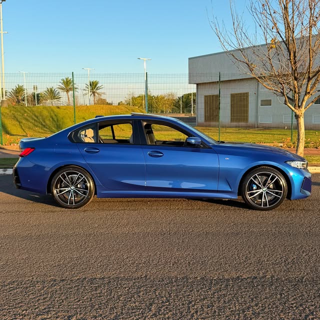 BMW 320I M SPORT - Imagem 4