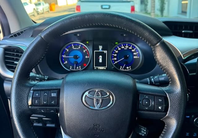 TOYOTA HILUX SRX - Imagem 10