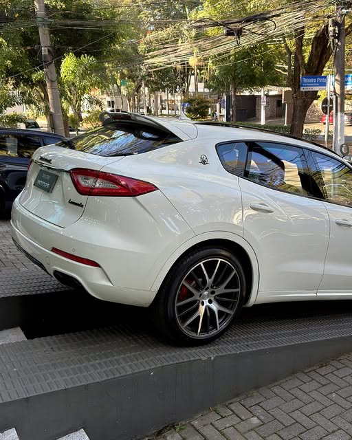 MASERATI LEVANTE S Q4 - Imagem 5