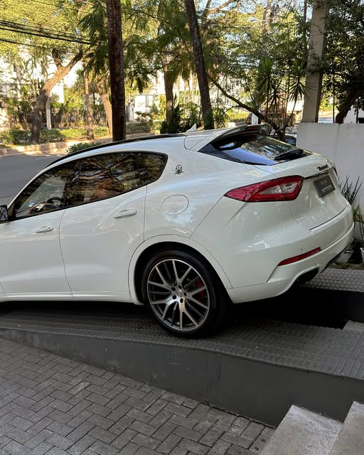 MASERATI LEVANTE S Q4 - Imagem 7