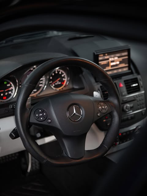 MERCEDES-BENZ C63 AMG - Imagem 11